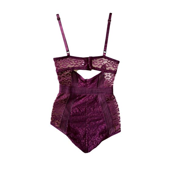 WS Bodysuit Lingerie Lace Cutout Teddy Plunge Purple Bodyshaper Size M - Picture 2 of 4